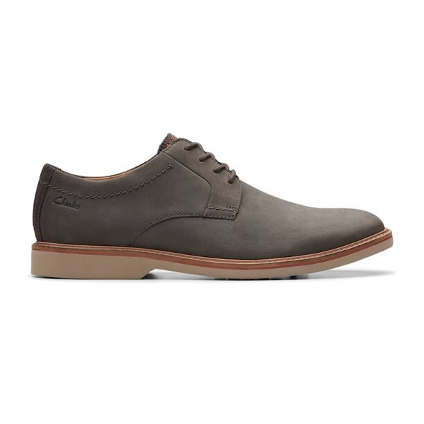 Обувки Oxford от набук Clarks