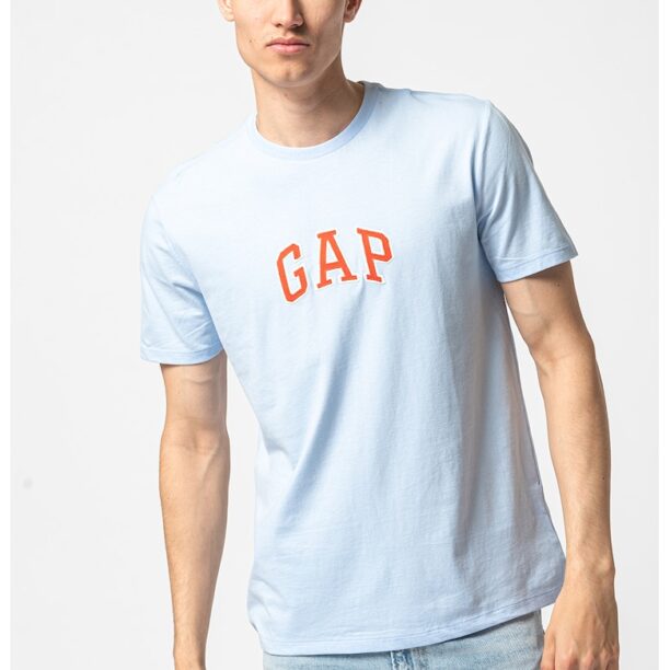 Памучна тениска с бродирано лого GAP