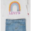 Тениска с принт и къси дънки Levis