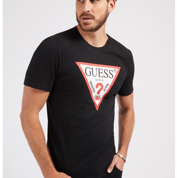 Вталена тениска с триъгълно лого GUESS