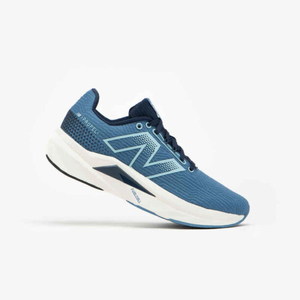 Дамски обувки за бягане new balance fuelcell propel v5