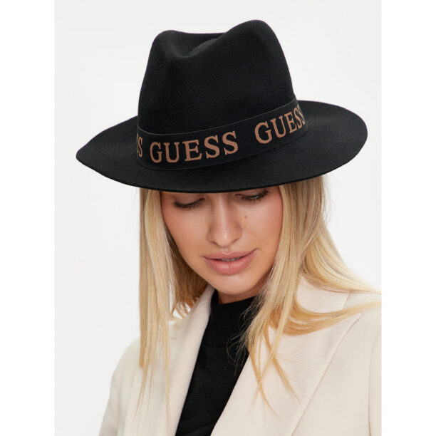 Капела Guess на ниска цена