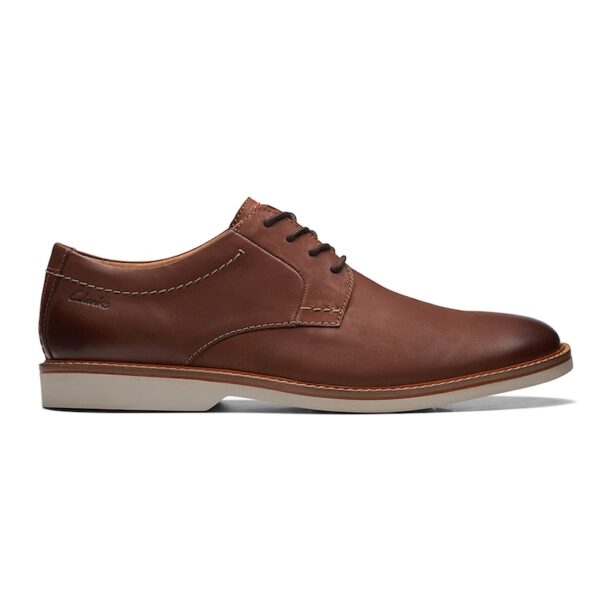 Кожени обувки Atticus тип Derby с овален връх Clarks