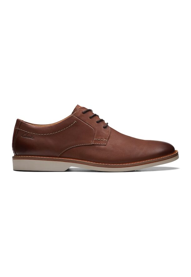 Кожени обувки Atticus тип Derby с овален връх Clarks