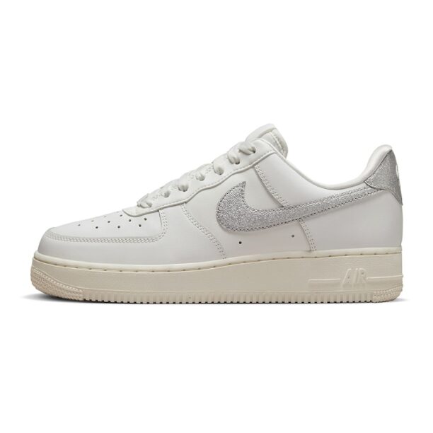 Спортни обувки Air Force 1 с бляскаво лого Nike