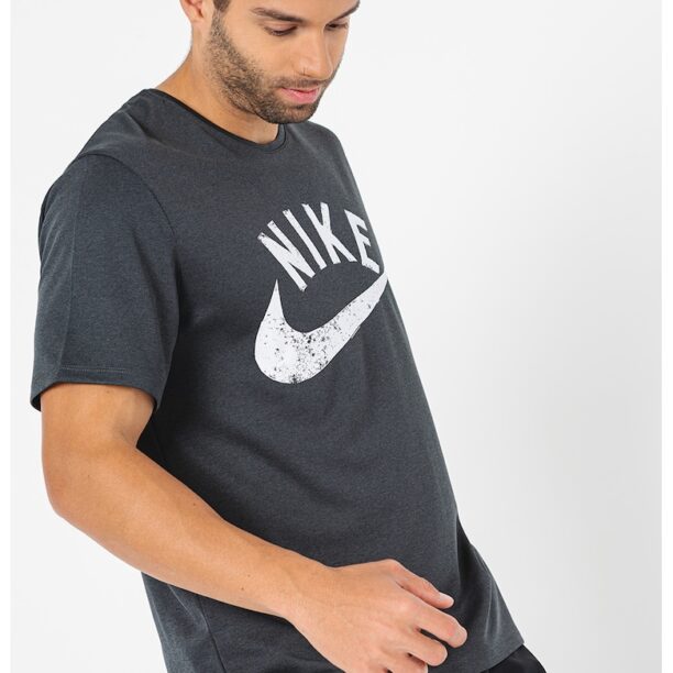 Тениска Miler Swoosh с Dri-FIT за бягане Nike