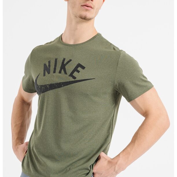 Тениска Miler Swoosh с Dri-FIT за бягане Nike