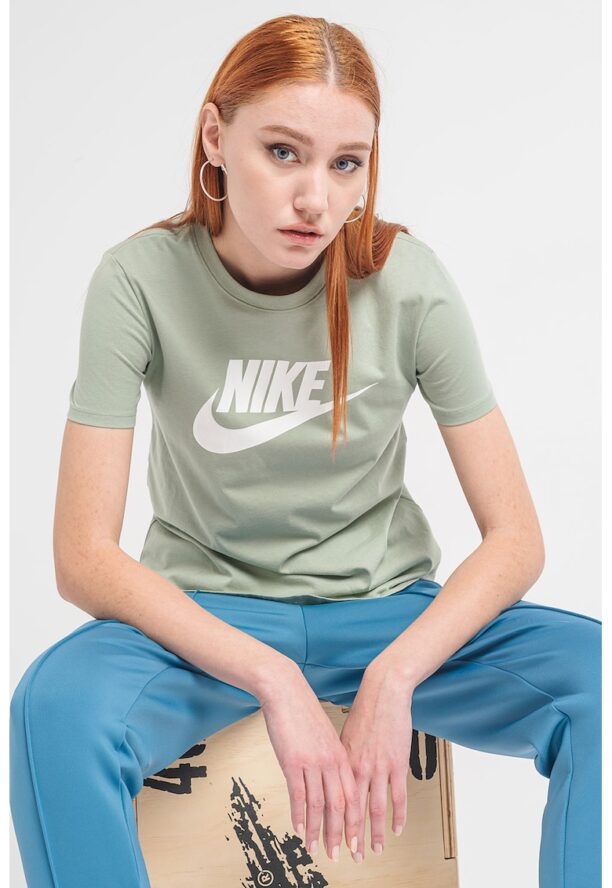 Тениска Sportswear Essentials с лого Nike